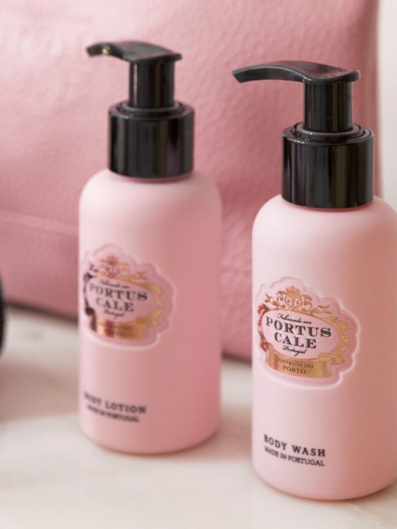 2-2219 PC Rosé Blush Travel Set_6
