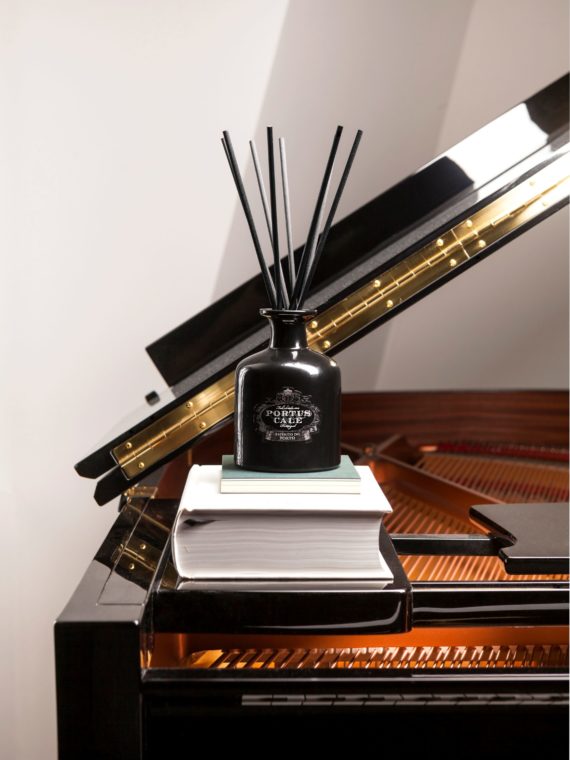 Portus Cale Glossy Black Glass 2L Diffuser Bottle